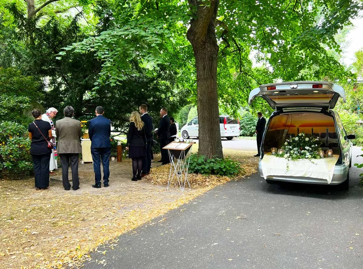 Beisetzung Baumbestattung Ruheforst Hannover Bestattungshaus Lesch