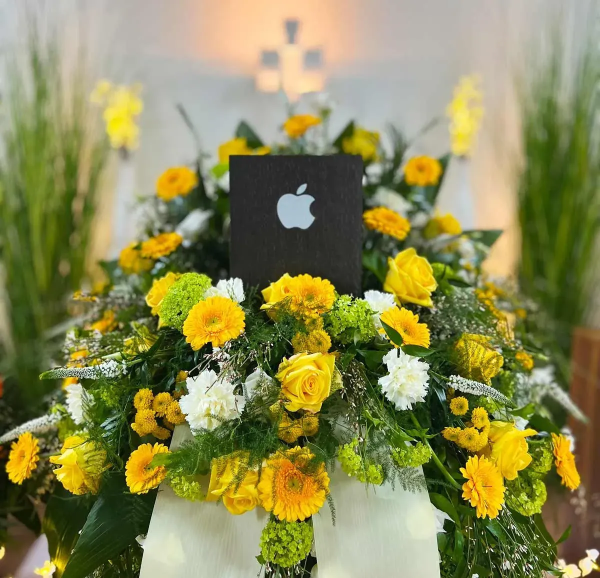 Urne mit Apple Logo Bestattungshaus Lesch Hannover